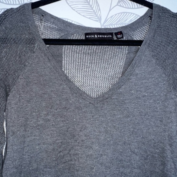 Rock & Republic Metallic Textured Top M Grey Glitter Light Sweater Neutral Boho - Picture 7 of 12